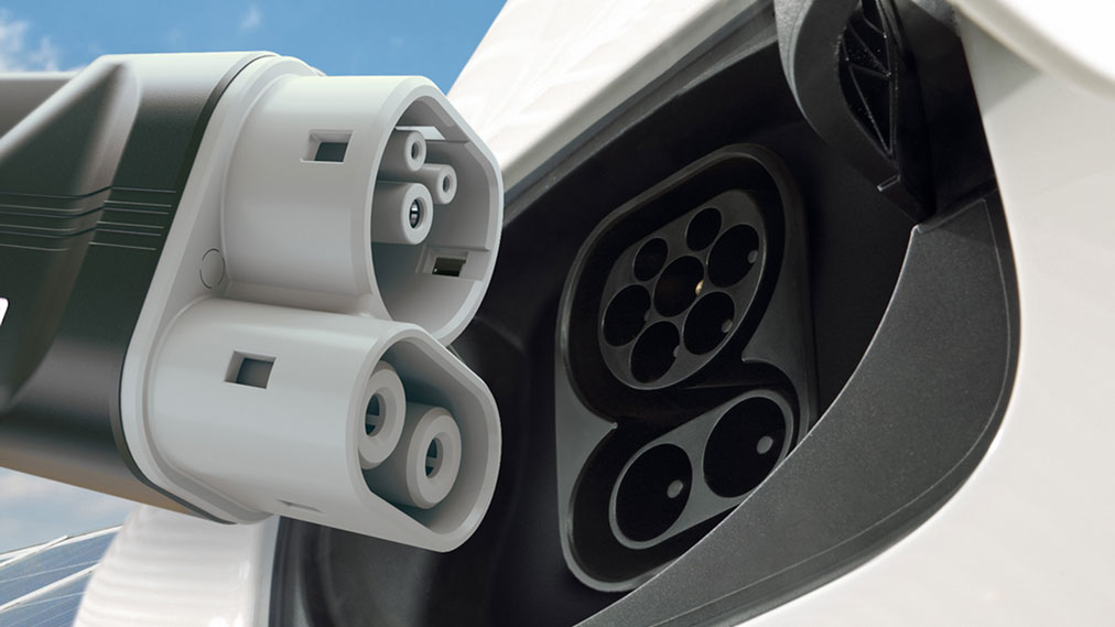 Električni priključek za avto