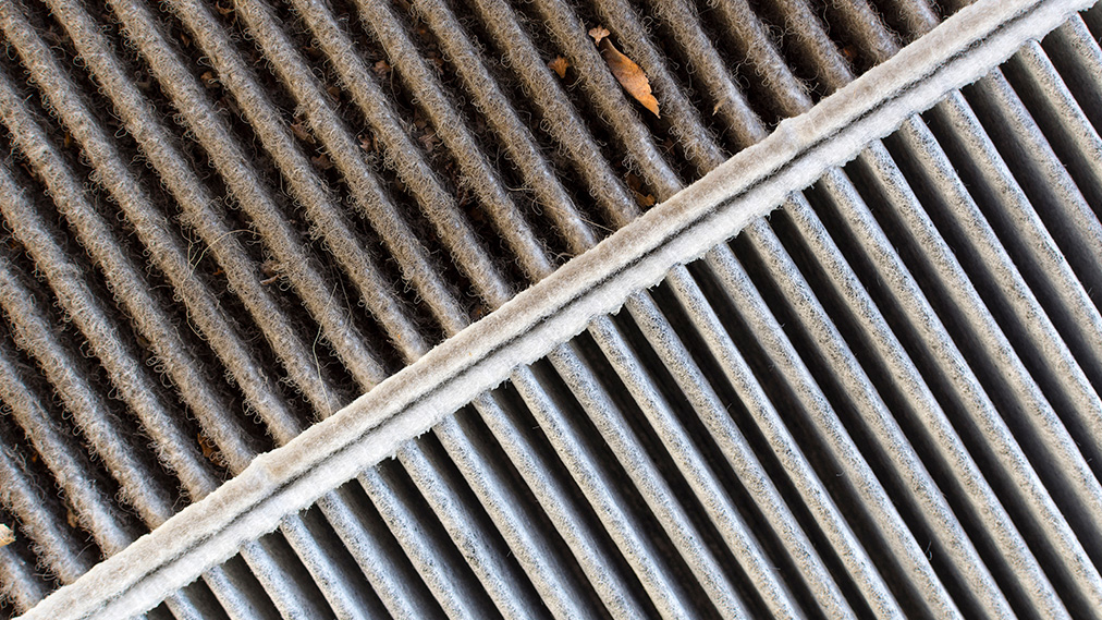 Znaki zapolnjenega kabinskega filtra