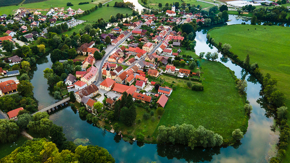 Dolenjska: srednjeveško mesto na otoku