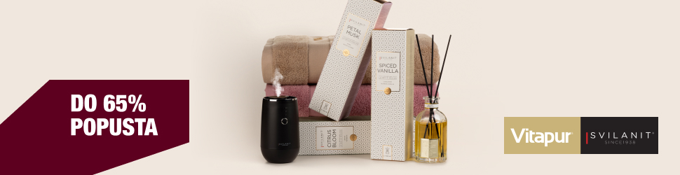 Na sliki je eleganten aranžma izdelkov za odišavljanje in udobje doma. V ozadju so lepo zložene brisače v bež, rožnati in rjavi barvi. Pred njimi so tri škatle dišečih palčk blagovne znamke »SVILANIT« z napisi »PETAL MUSK«, »SPICED VANILLA« in »CITRUS BLOOM«. Ob škatlah sta steklenička z dišečim oljem in črnimi palčkami ter črn električni difuzor, iz katerega se dviga para. Ozadje je v nevtralni bež barvi, kar poudarja toplo in sproščujoče vzdušje. V desnem kotu je logotip Vitapur in Svilanit, v levem kotu pa je bordo rdeč svetilnik v katerem je napis do 65 % popusta.