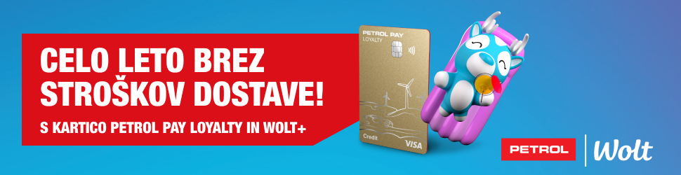 Na sliki je prikazana promocijska ponudba brez stroškov dostave za celo leto ob uporabi kartice Petrol Pay Loyalty in Wolt+, ob prikazu kartice Petrol Pay Loyalty ter maskote Wolt.