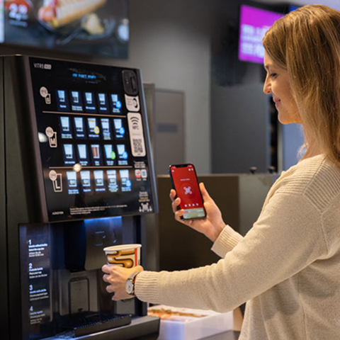 Natočite kavo Na poti