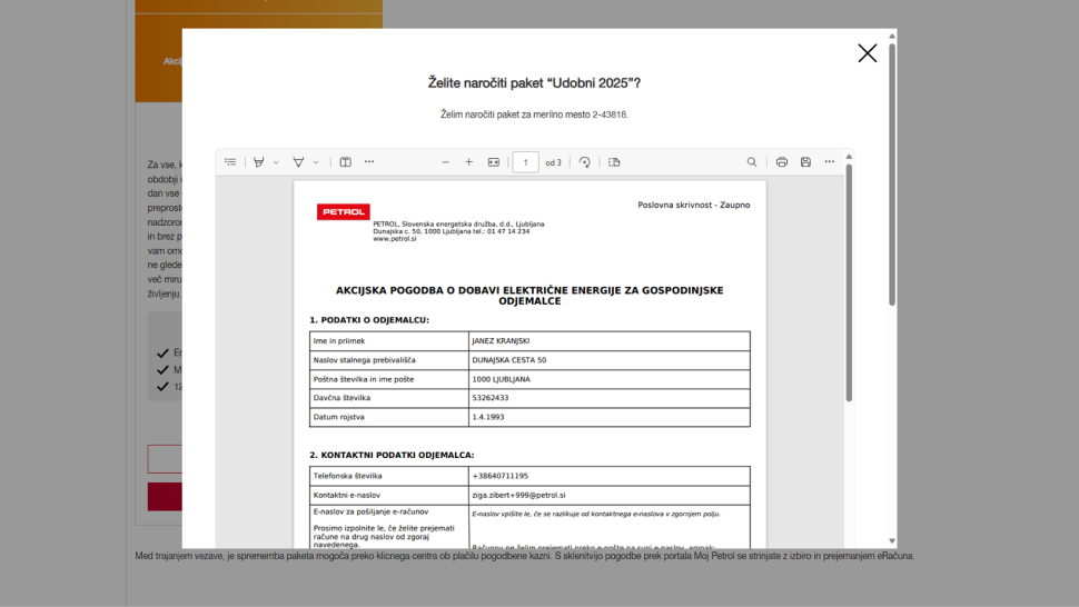 Na sliki je prikazan četrti korak menjave paketa elektrike v portalu Moj Petrol, kjer se uporabniku ob izbiri paketa odpre predogled pogodbe. V ospredju je večje pojavno okno z dokumentom »Akcijska pogodba o dobavi električne energije za gospodinjske odjemalce«, ki prikazuje vnesene osebne podatke, podatke o merilnem mestu ter pogoje izbranega paketa. Okno ima zgoraj orodno vrstico za premikanje, povečavo in prenos dokumenta, desno pa ikono za zapiranje. V ozadju je zamegljen del prejšnjega koraka z gumbom »Naroči paket«. Slika ponazarja pregled in potrditev pogodbe pred podpisom.