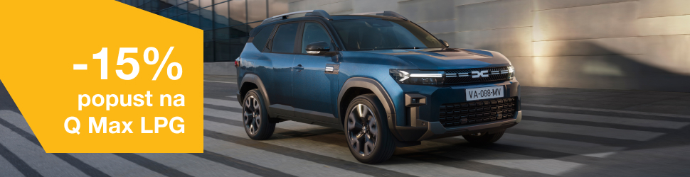 Na sliki je prikazan moder SUV vozi čez prehod za pešce pred moderno stavbo.