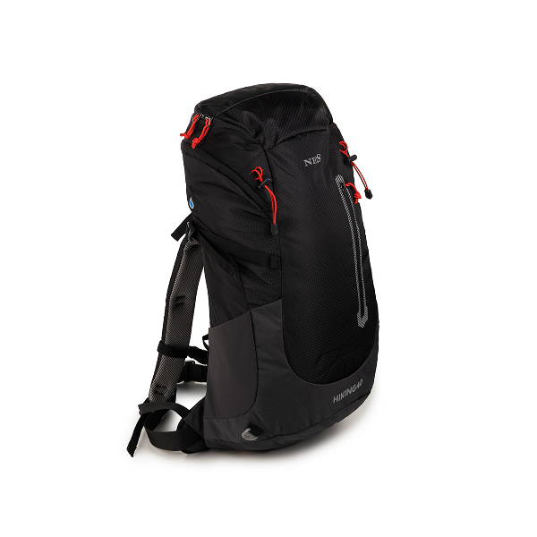 Črn pohodniški nahrbtnik z rdečimi vrvicami, zračnim hrbtnim delom in napisom “HIKING 40” na spodnjem delu.