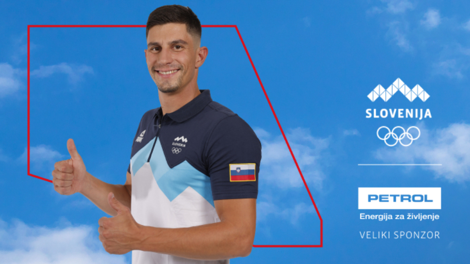 Promocijska grafika z modrim ozadjem, na kateri oseba v športni majici z olimpijskimi barvami kaže gesto ‘všeč mi je’. Desno sta logotip Olimpijskega komiteja Slovenije in logotip Petrol kot velikega sponzorja.