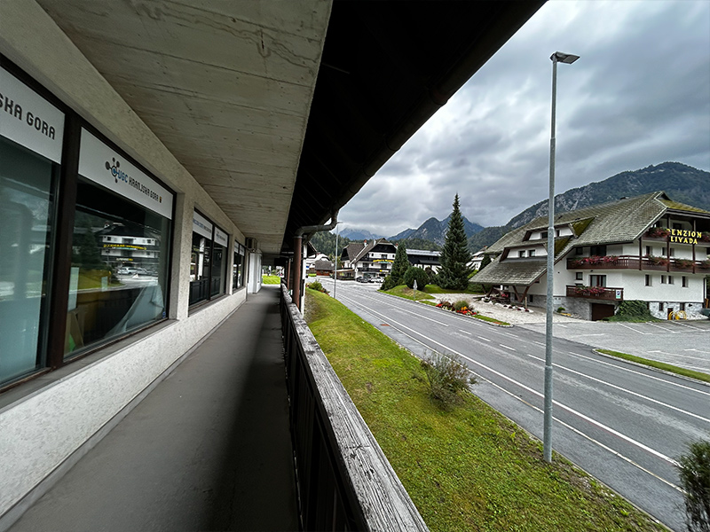 Place image