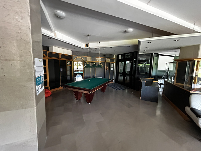 Place image
