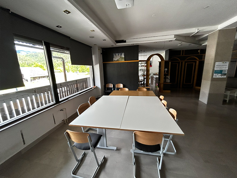 Place image