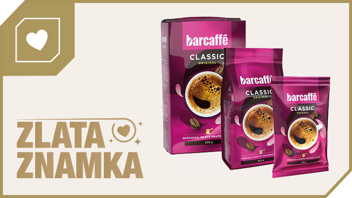 Na sliki so izdelki Barcaffè Classic v različnih pakiranjih. V levem spodnjem delu je napis »Zlata znamka« z ikonama srca, v zgornjem levem kotu pa je oznaka Zlata znamka. Izdelki so prikazani na svetlem ozadju z dekorativnim okvirjem okoli slike.